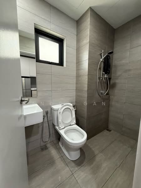 Servis Apartment untuk Disewa di The Amber Residence @ TwentyFive.7 - Anddy Gan - Bathroom - PropertyGuru.com.my