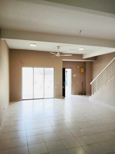 2-storey Terraced House for Sale in Aman Putri (Sungai Buloh) - Noraini Dahan - Living Room - PropertyGuru.com.my