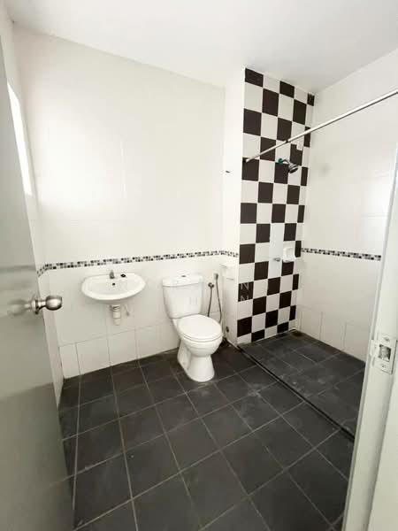 2-storey Terraced House for Sale in Aman Putri (Sungai Buloh) - Noraini Dahan - Bathroom - PropertyGuru.com.my