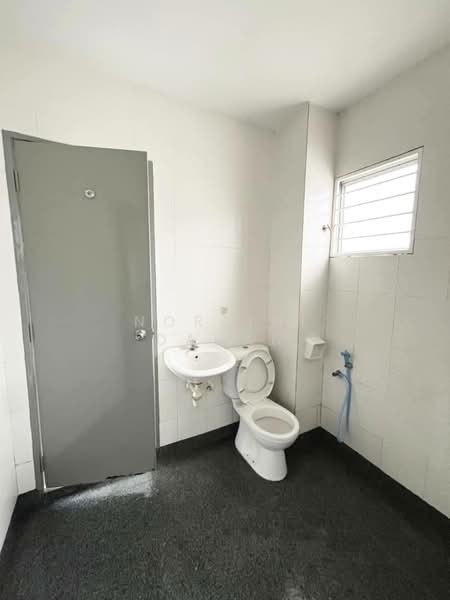 2-storey Terraced House for Sale in Aman Putri (Sungai Buloh) - Noraini Dahan - Bathroom - PropertyGuru.com.my