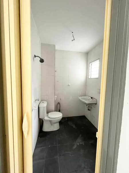 2-storey Terraced House for Sale in Aman Putri (Sungai Buloh) - Noraini Dahan - Bathroom - PropertyGuru.com.my