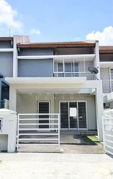 2-storey Terraced House for Sale in Aman Putri (Sungai Buloh) - Noraini Dahan - Exterior - PropertyGuru.com.my