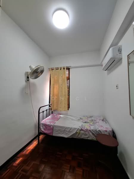 Pangsapuri untuk Dijual di Bukit Dumbar Permai - Loh CL - Bedroom - PropertyGuru.com.my