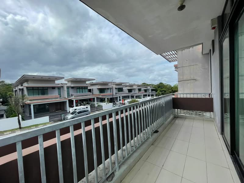 Cluster House for Sale in Taman Eco Cascadia (Tebrau) - Jason Tan - Balcony - PropertyGuru.com.my