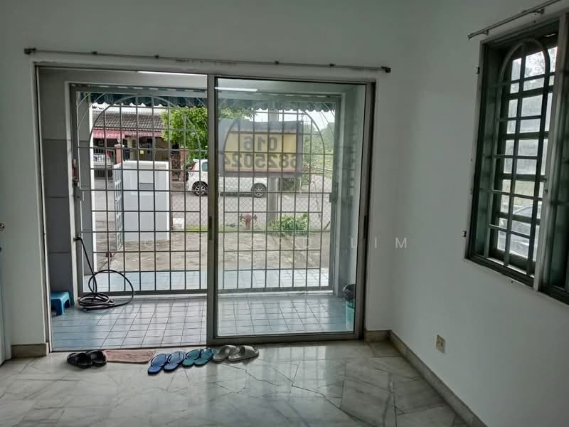 1.5-storey Terraced House for Sale in Usj 3 (Subang Jaya) - Gerrard Lim - Entrance - PropertyGuru.com.my
