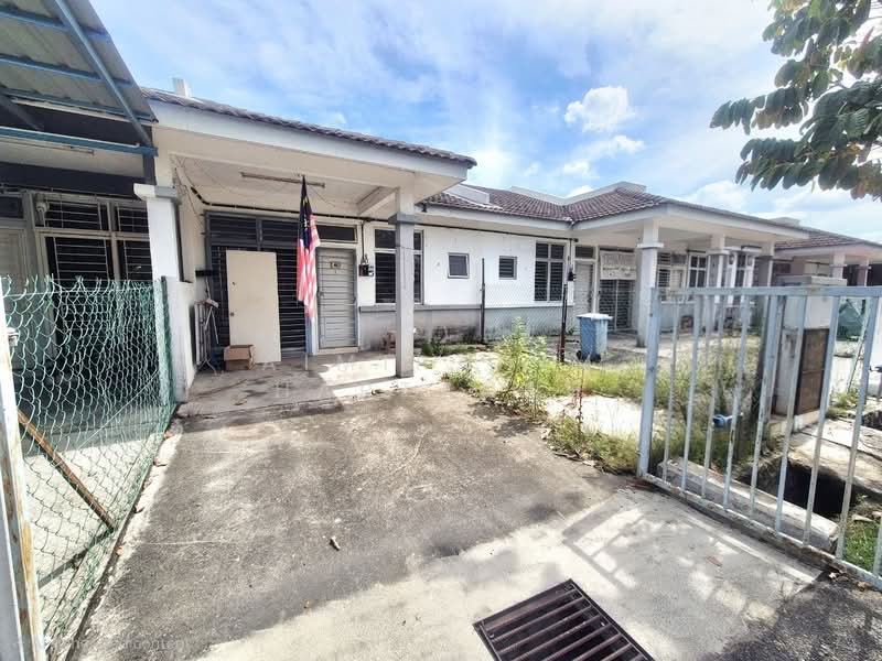 1-storey Terraced House for Sale in Bandar Saujana Putra (Tanjong Duabelas) - AimiRahim Hartanah - PropertyGuru.com.my