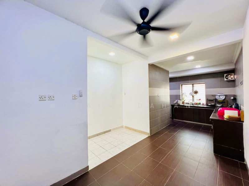 Rumah Teres 2 Tingkat untuk Dijual di U16, Taman Bukit Subang (Shah Alam) - Noraini Dahan - Kitchen - PropertyGuru.com.my