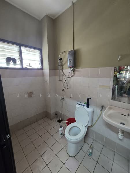 2-storey Terraced House for Sale in Usj 11/3 (Subang Jaya) - JeffSally Lee - Bathroom - PropertyGuru.com.my