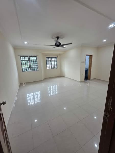 2-storey Terraced House for Rent in Bandar Bukit Tinggi (Klang) - M. Sundram - Living Room - PropertyGuru.com.my