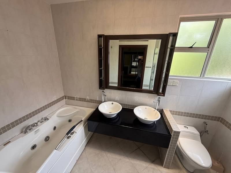 Bungalow for Sale in Setia Eco Park (Setia Alam) - Suhaila Saat - Bathroom - PropertyGuru.com.my