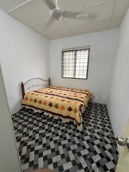 Flat for Sale at Sri Saujana - Aizat Saifulrullah - Bedroom - PropertyGuru.com.my