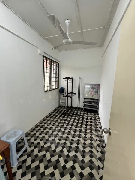 Flat for Sale at Sri Saujana - Aizat Saifulrullah - Interior - PropertyGuru.com.my