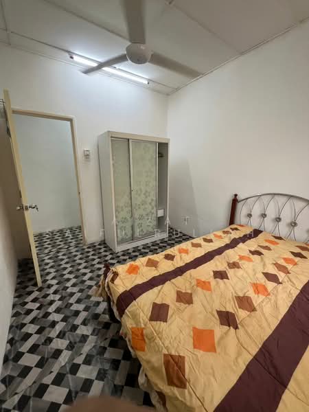 Flat for Sale at Sri Saujana - Aizat Saifulrullah - Bedroom - PropertyGuru.com.my