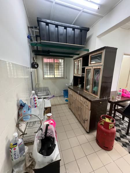 Flat for Sale at Sri Saujana - Aizat Saifulrullah - Kitchen - PropertyGuru.com.my