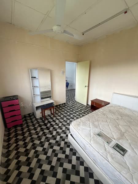 Flat for Sale at Sri Saujana - Aizat Saifulrullah - Bedroom - PropertyGuru.com.my
