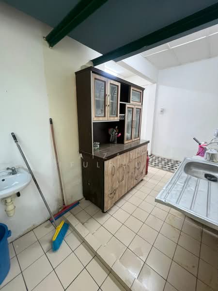 Flat for Sale at Sri Saujana - Aizat Saifulrullah - Kitchen - PropertyGuru.com.my