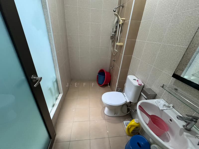Semi-Detached House for Sale in Taman Sutera Utama (Skudai) - Jeff Lee - Bathroom - PropertyGuru.com.my