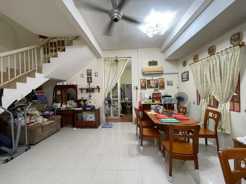 2-storey Terraced House for Sale in Subang (Selangor) - Sa'a Nordin - Living Room - PropertyGuru.com.my