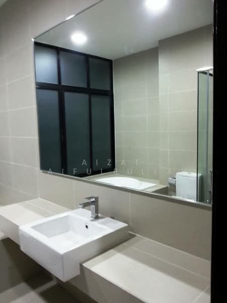 Rumah Berkembar untuk Dijual di Dengkil (Selangor) - Aizat Saifulrullah - Bathroom - PropertyGuru.com.my