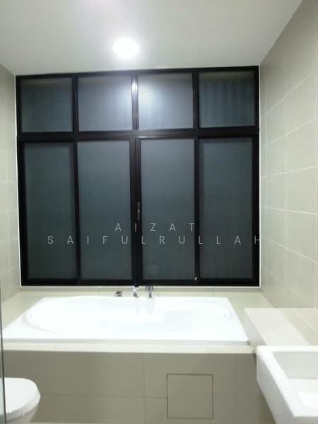 Rumah Berkembar untuk Dijual di Dengkil (Selangor) - Aizat Saifulrullah - Bathroom - PropertyGuru.com.my