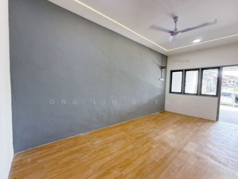Rumah Teres 1 Tingkat untuk Dijual di Taman Gelang Emas (Gelang Patah) - Ong Lih Shyan - Living Room - PropertyGuru.com.my