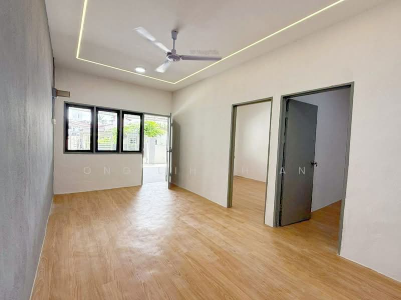 Rumah Teres 1 Tingkat untuk Dijual di Taman Gelang Emas (Gelang Patah) - Ong Lih Shyan - Living Room - PropertyGuru.com.my