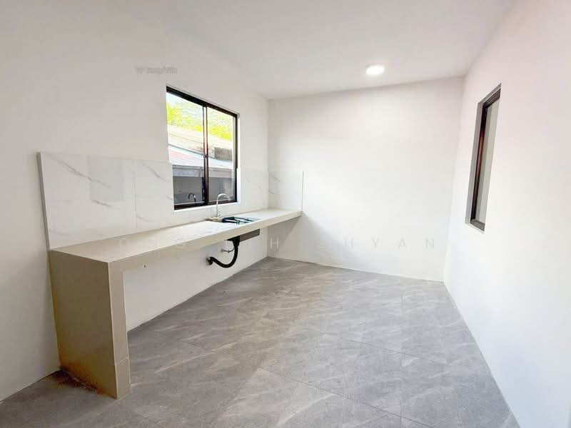 Rumah Teres 1 Tingkat untuk Dijual di Taman Gelang Emas (Gelang Patah) - Ong Lih Shyan - Kitchen - PropertyGuru.com.my
