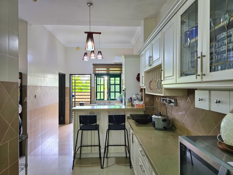Rumah Berkembar untuk Dijual di Kota Warisan (Sepang) - Aizat Saifulrullah - Kitchen - PropertyGuru.com.my