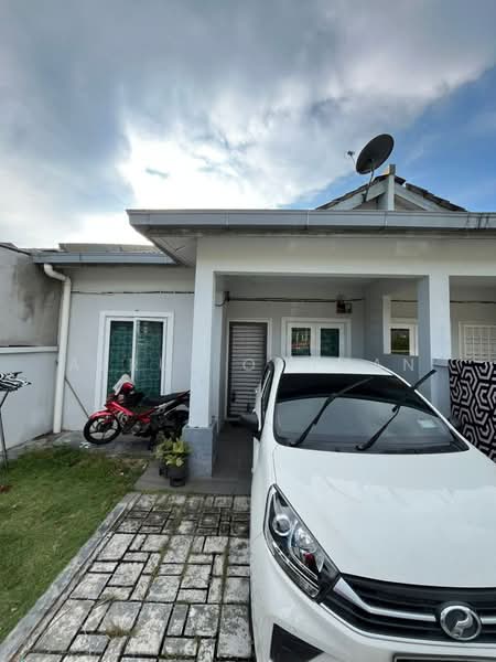 1-storey Terraced House for Sale in Lukut (Negeri Sembilan) - Azrul Othman - Exterior - PropertyGuru.com.my