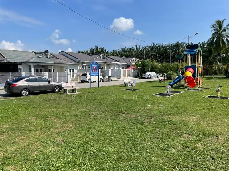 1-storey Terraced House for Sale in Lukut (Negeri Sembilan) - Azrul Othman - Exterior - PropertyGuru.com.my