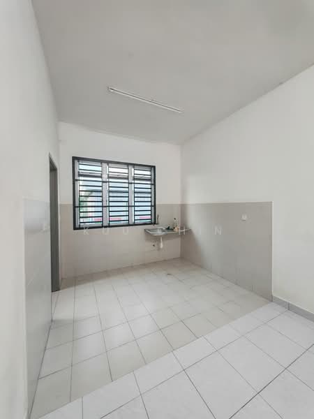 Rumah Teres 1 Tingkat untuk Dijual di Bandar Indahpura (Kulai) - Kuu Chin - Kitchen - PropertyGuru.com.my