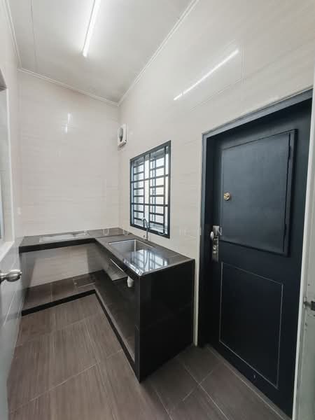 Rumah Teres 1 Tingkat untuk Dijual di Bandar Indahpura (Kulai) - Kuu Chin - Kitchen - PropertyGuru.com.my