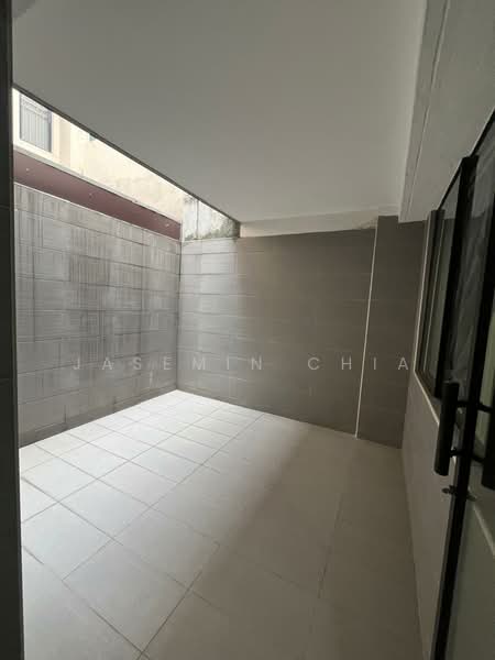 Semi-Detached House for Sale in Laman Residen Kipark Sri Utara (Batu Caves) - Jasemin Chia - Balcony - PropertyGuru.com.my