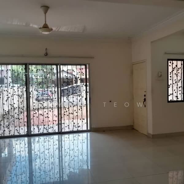 2-storey Terraced House for Sale in TAMAN PUCHONG UTAMA (Puchong) - Simon Teow - Living Room - PropertyGuru.com.my