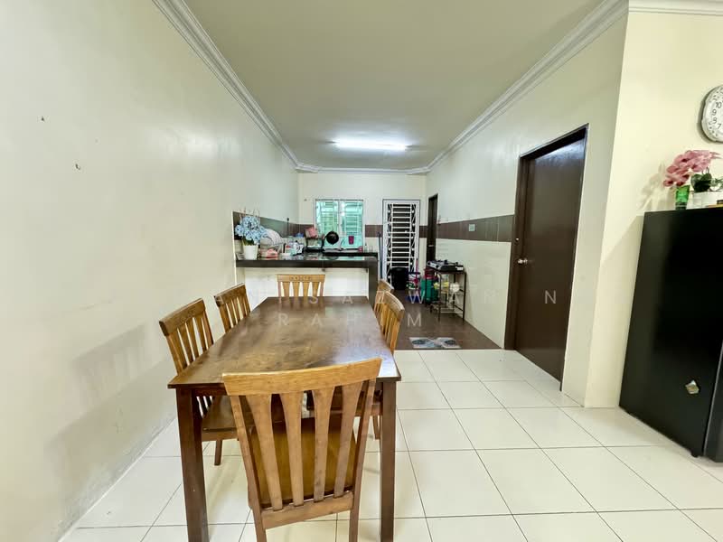 2-storey Terraced House for Sale in Taman Indah Klia (Sepang) - Herman Sazwan Nor Rahim - Dining Room - PropertyGuru.com.my