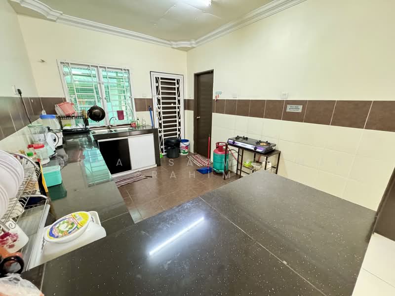 2-storey Terraced House for Sale in Taman Indah Klia (Sepang) - Herman Sazwan Nor Rahim - Kitchen - PropertyGuru.com.my