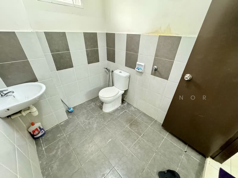 2-storey Terraced House for Sale in Taman Indah Klia (Sepang) - Herman Sazwan Nor Rahim - Bathroom - PropertyGuru.com.my