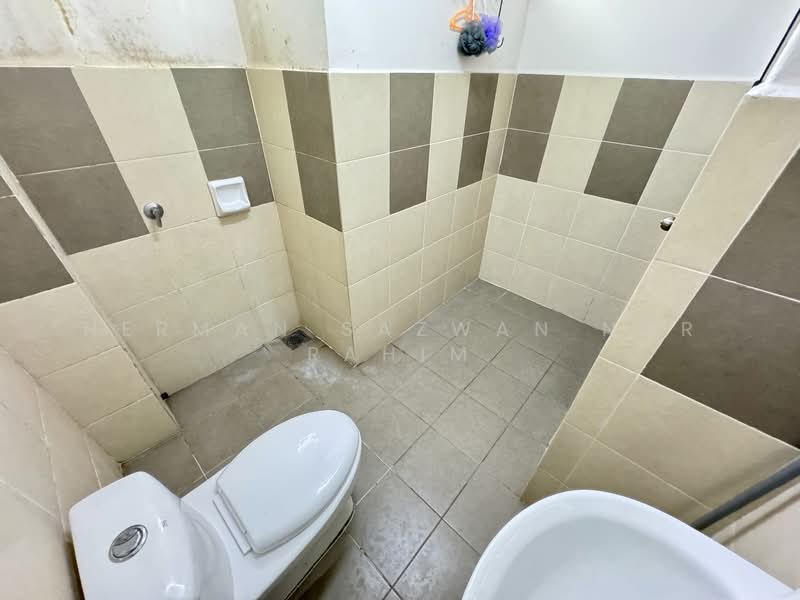 2-storey Terraced House for Sale in Taman Indah Klia (Sepang) - Herman Sazwan Nor Rahim - Bathroom - PropertyGuru.com.my