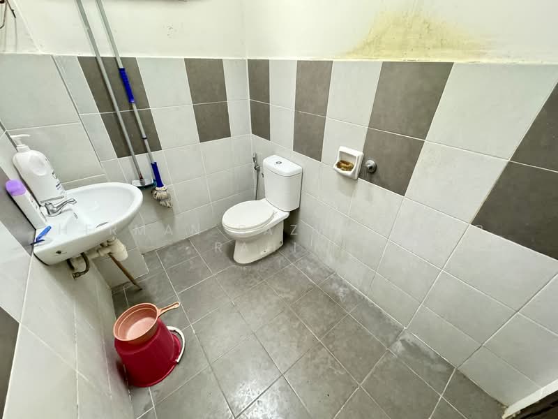 2-storey Terraced House for Sale in Taman Indah Klia (Sepang) - Herman Sazwan Nor Rahim - Bathroom - PropertyGuru.com.my