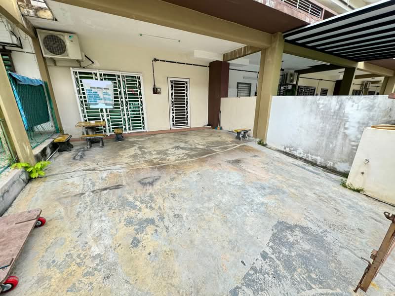 2-storey Terraced House for Sale in Taman Indah Klia (Sepang) - Herman Sazwan Nor Rahim - Porch - PropertyGuru.com.my