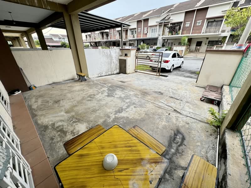 2-storey Terraced House for Sale in Taman Indah Klia (Sepang) - Herman Sazwan Nor Rahim - Porch - PropertyGuru.com.my