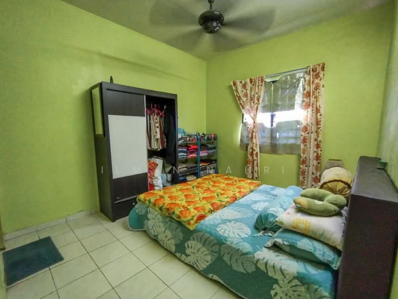 Pangsapuri untuk Dijual di Pangsapuri Mayang (Puncak Jalil) - Ilman Nahri - Bedroom - PropertyGuru.com.my