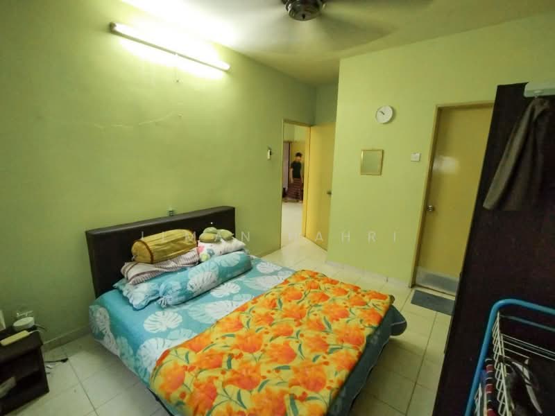 Pangsapuri untuk Dijual di Pangsapuri Mayang (Puncak Jalil) - Ilman Nahri - Bedroom - PropertyGuru.com.my