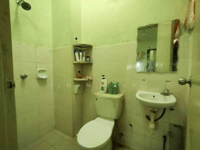 Pangsapuri untuk Dijual di Pangsapuri Mayang (Puncak Jalil) - Ilman Nahri - Bathroom - PropertyGuru.com.my