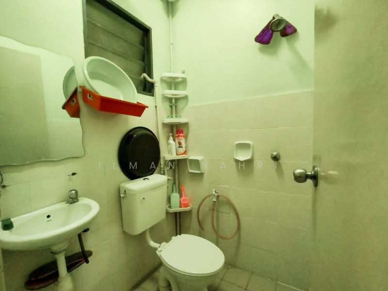 Pangsapuri untuk Dijual di Pangsapuri Mayang (Puncak Jalil) - Ilman Nahri - Bathroom - PropertyGuru.com.my
