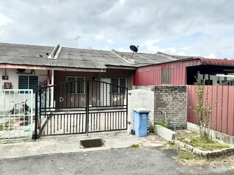1-storey Terraced House for Sale in Bandar Mahkota Banting (Tanjong Duabelas) - Dennix Chin - Exterior - PropertyGuru.com.my