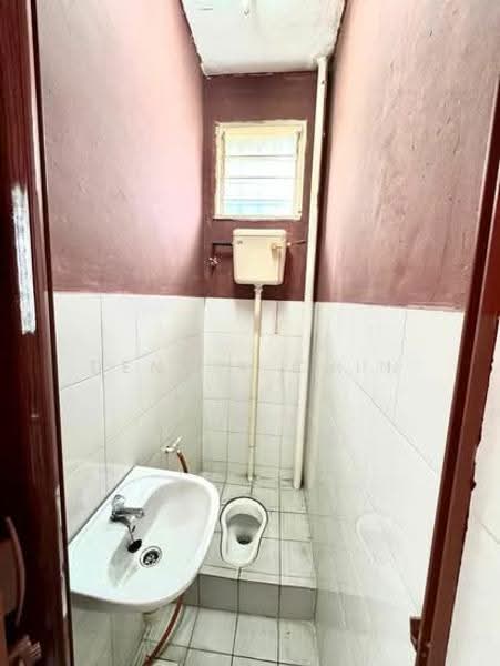 1-storey Terraced House for Sale in Bandar Mahkota Banting (Tanjong Duabelas) - Dennix Chin - Bathroom - PropertyGuru.com.my