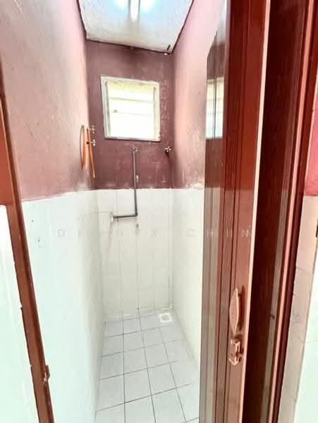 1-storey Terraced House for Sale in Bandar Mahkota Banting (Tanjong Duabelas) - Dennix Chin - Bathroom - PropertyGuru.com.my