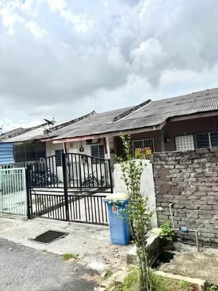 1-storey Terraced House for Sale in Bandar Mahkota Banting (Tanjong Duabelas) - Dennix Chin - Exterior - PropertyGuru.com.my