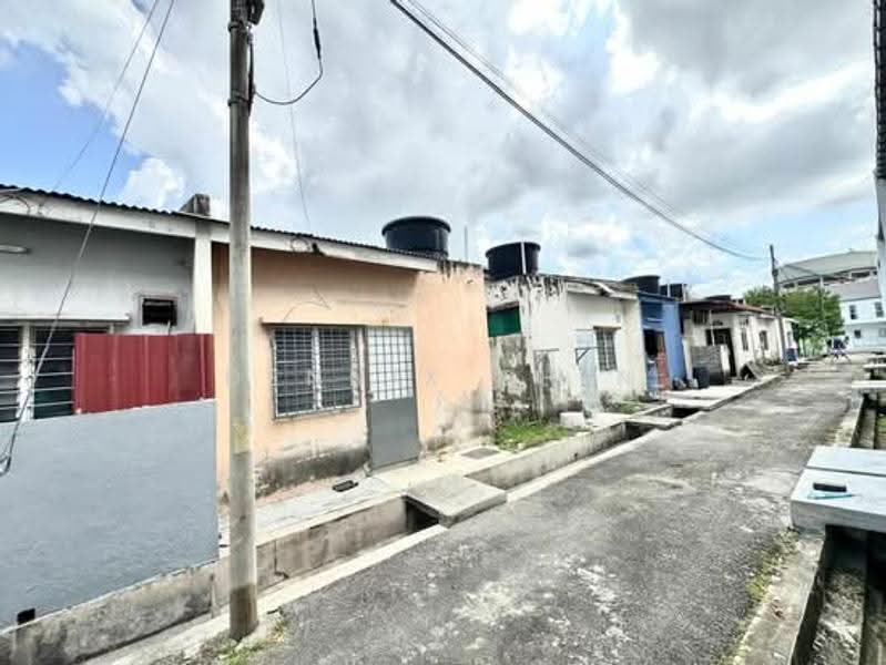 1-storey Terraced House for Sale in Bandar Mahkota Banting (Tanjong Duabelas) - Dennix Chin - Exterior - PropertyGuru.com.my
